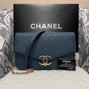 ❤️SOLD❤️Chanel Thread Around Flapbag